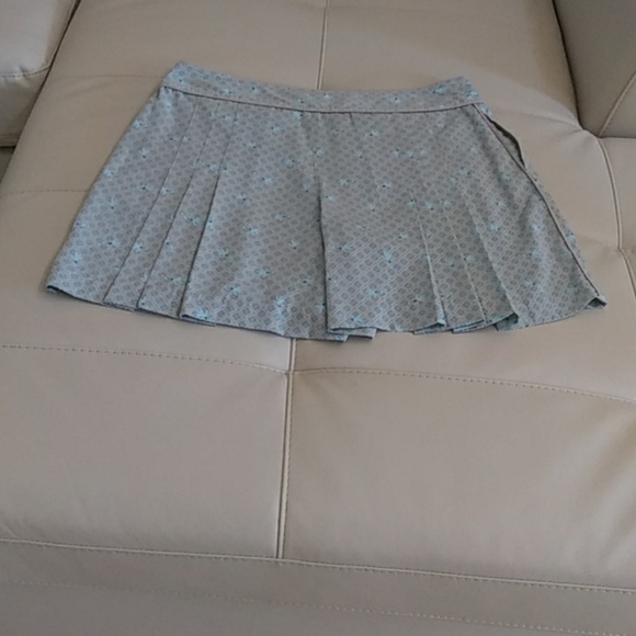 Izod Skort. - Picture 4 of 8